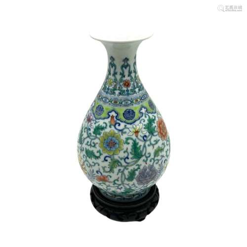 A Chinese doucai pear-shaped vase, H 22 cm