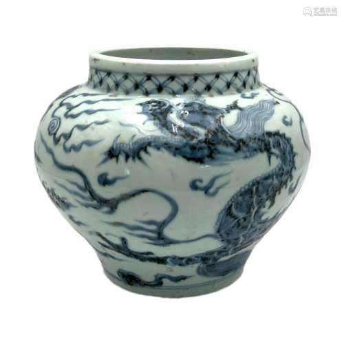A blue and white  Dragon  jar, H 21 cm
