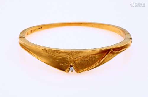 Gold slave bracelet with diamond