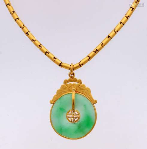 Gold pendant and necklace