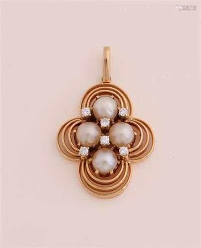 Gold pendant with pearl and diamond