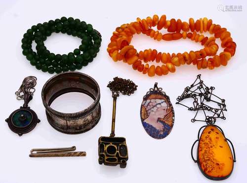 Lot various with napkin band and jewelry