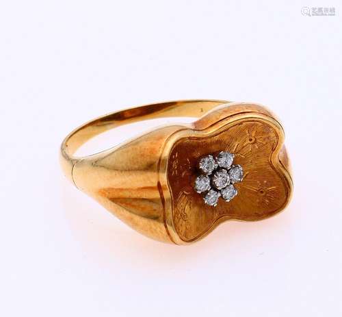 Yellow gold vintage ring with diamond