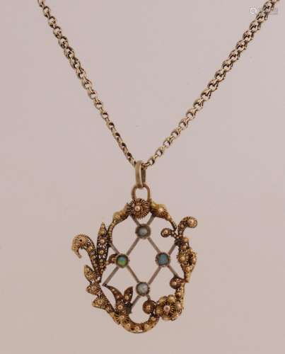 Antique gold necklace with pendant and opal