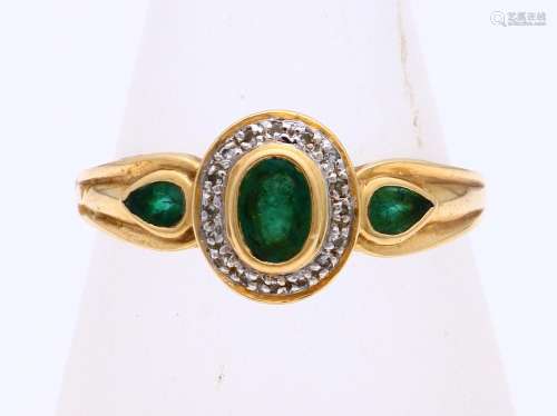 Gold ring with emerald and diamond