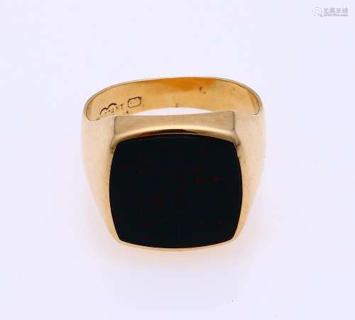 Gold men's ring with heliotrope