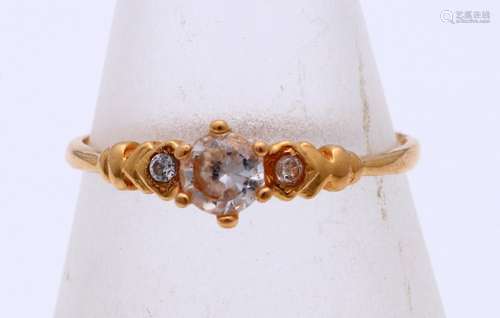 Gold ring with zirconia