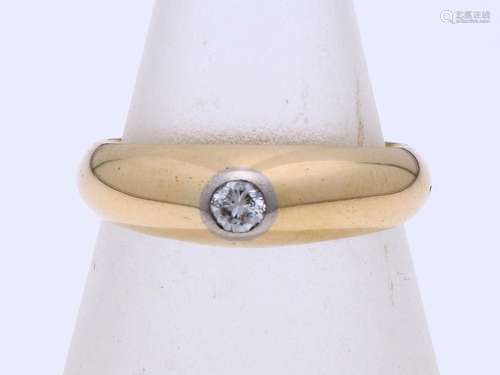 Gold ring with diamond