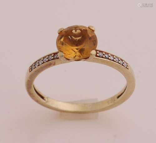 Gold ring with citrine and diamond