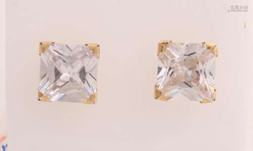 Gold ear studs (crystal)