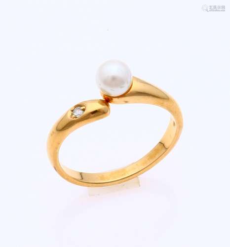 Gold ring with pearl