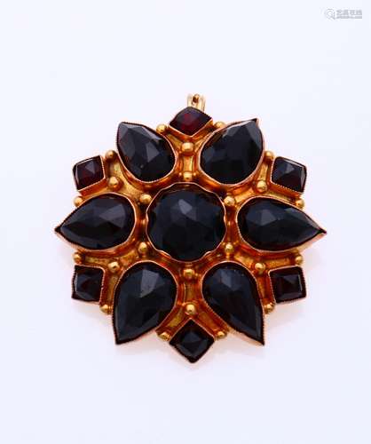 Gold brooch with garnet