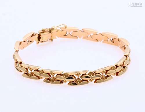 gold link bracelet