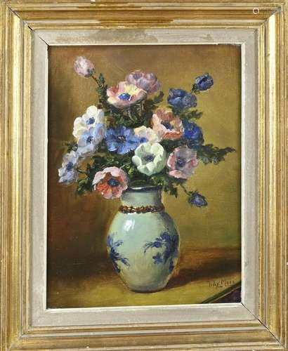 Tilly Moes, Cologne pot with anemones