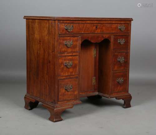 An early 20th century George III style mahogany kneehole des...