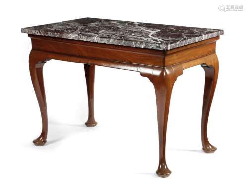 TABLE D'ACCOUCHEMENT EN NOYER ROUGE GEORGE II C.1740 avec un...
