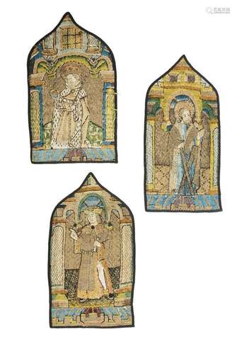 ENSEMBLE DE TROIS PANNEAUX D'ORFREY 'OPUS ANGLICANUM' 15e / ...