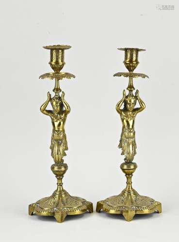 Two antique brass candlesticks, H 30 cm.