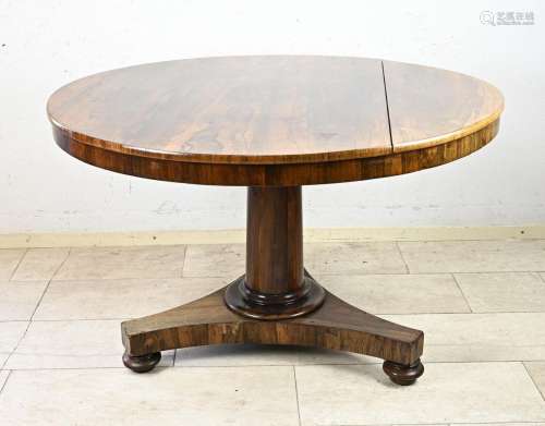 Round dining table Ø 125 cm.