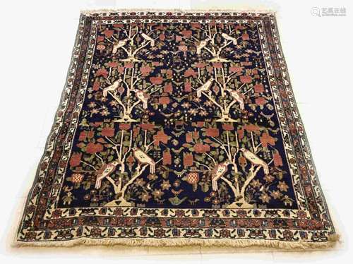 Persian rug, 186 x 141 cm.