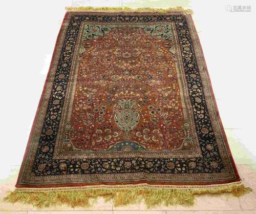 Antique Persian rug, 220 x 148 cm.