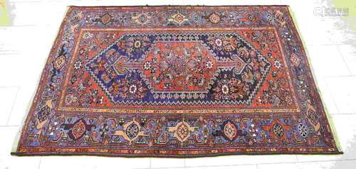 Persian rug, 196 x 137 cm.