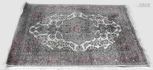 Persian rug, 180 x 120 cm.