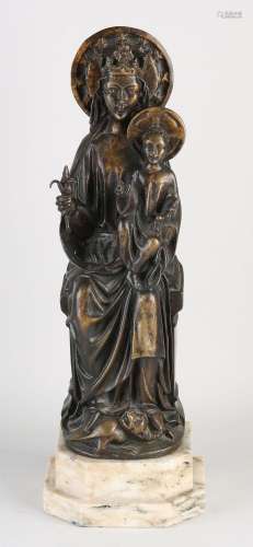 Bronze statue, Mary with child