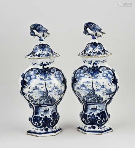 Pair of 18th century Delft vases with lids, H 41 cm.