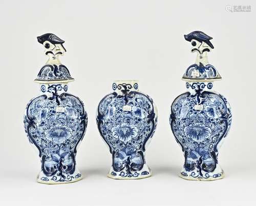 Three 18th century Delft vases