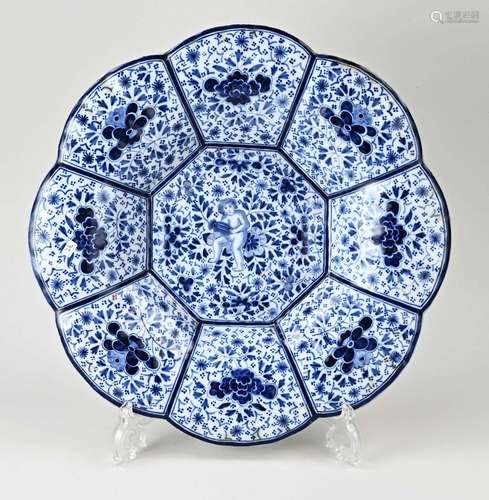 18th century Delft folding dish (De Bijl) Ø 36 cm.