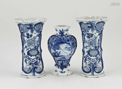 Three 18th century Delft vases, H 20 - 23 cm.