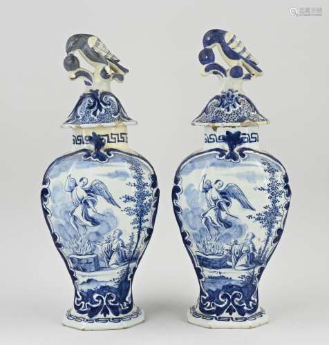 Two 18th century Delft vases with lids, H 39 cm.