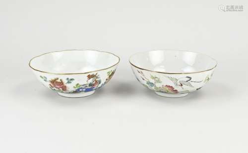 Two 18th - 19th century Chinese bowls Ø 16 -17 cm.