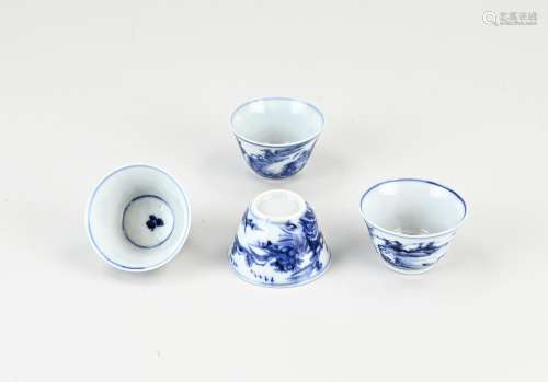 Four 18th century Chinese cups Ø 5.5 cm.