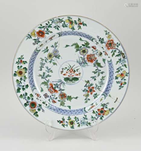 18th century Chinese Family Verte saucer, Ø 31.7 cm.