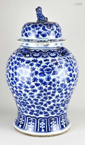 17th - 18th century large Chinese lidded pot, H 65 x Ø 36 cm...