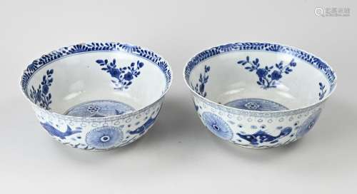 Two Chinese bowls Ø 20.5 cm.