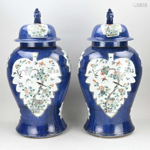Two capital 18th century Chinese vases, H 70 x Ø 34 cm.