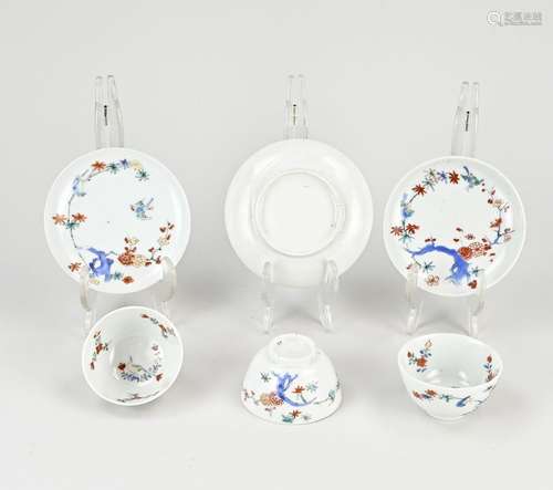 Three 18th century Japanese Kakiemon cups + saucers