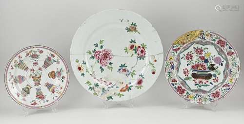 Three large 18th century Family Rose plates Ø 28 - Ø 42 cm.