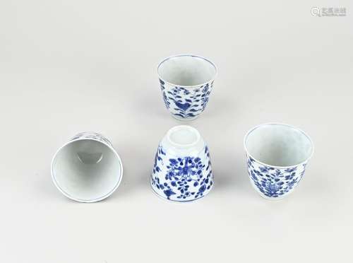 Four 17th - 18th century Chinese Kang Xi cups Ø 8.3 cm.