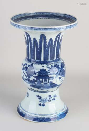 18th century Chinese vase, H 32.5 cm.