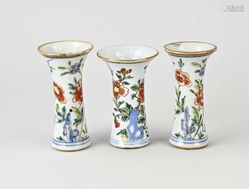 Three 18th century Chinese vases, H 8.7 cm.