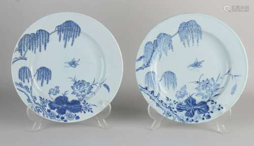 Two 18th century Chinese plates Ø 22.8 cm.