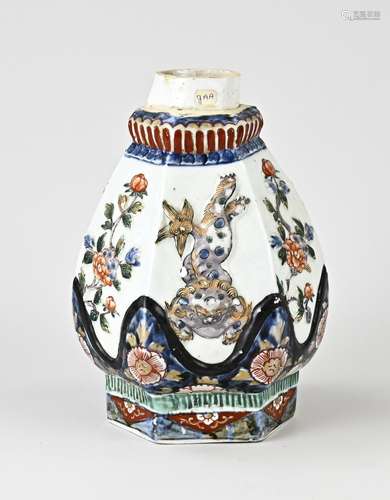 Rare 18th century Japanese vase, H 21 cm.