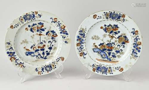 Two 18th century Chinese plates Ø 23 cm.