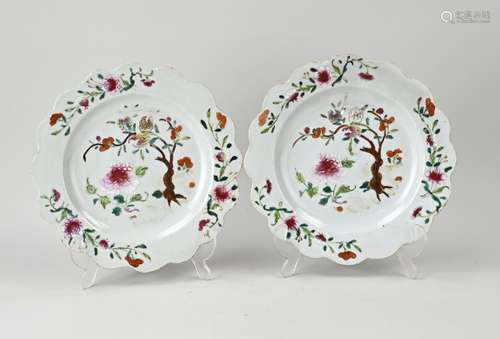 Two 18th century Chinese plates, Ø 23.3 cm.