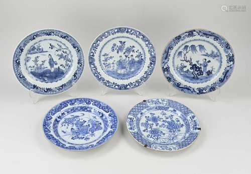 Five 18th century Chinese plates Ø 22 - 23 cm.