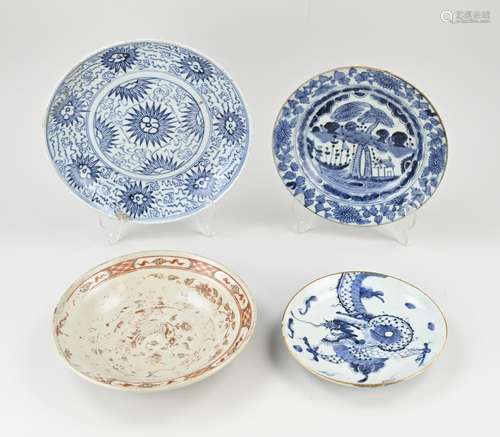 Four antique Chinese/Japanese plates Ø 19 - 26 cm.